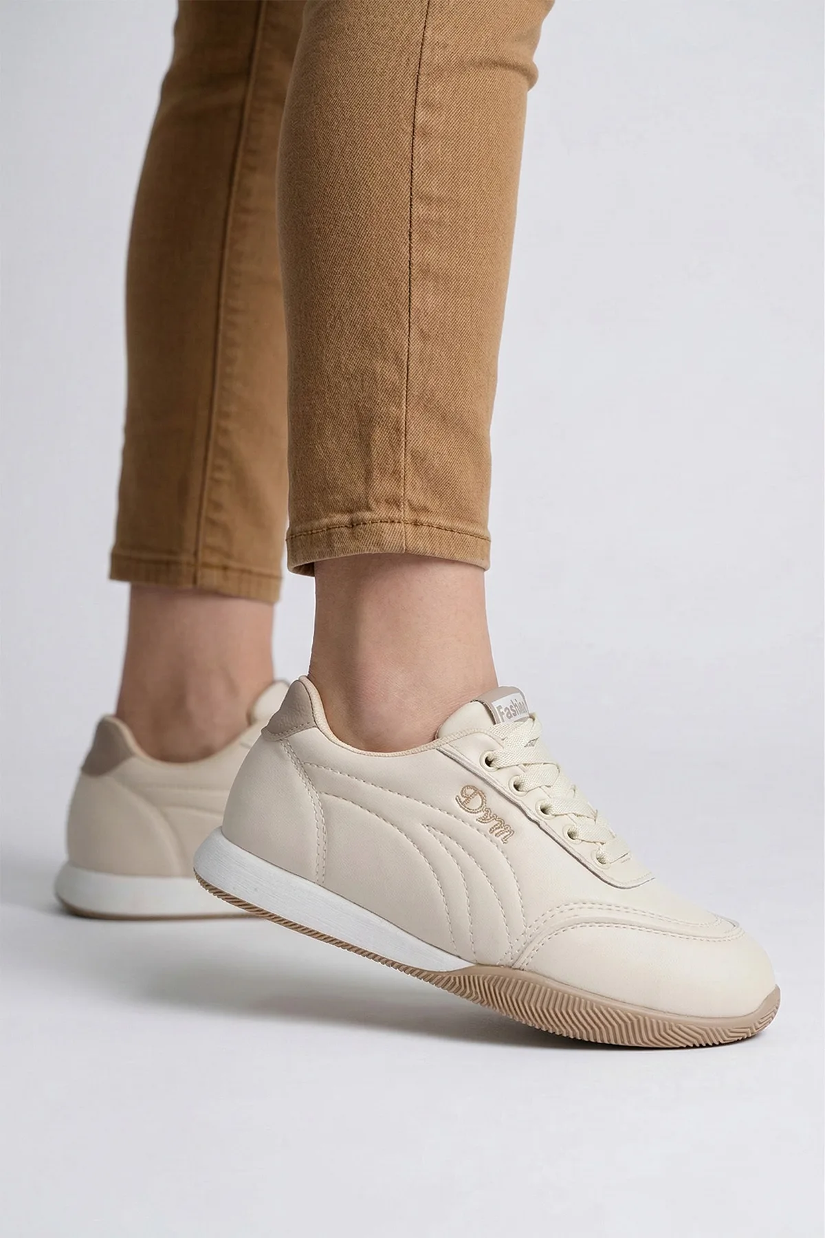 Beyaz Kadın Ortopedik Spor Ayakkabı Yumuşak Taban Günlük Rahat Sneaker Bej