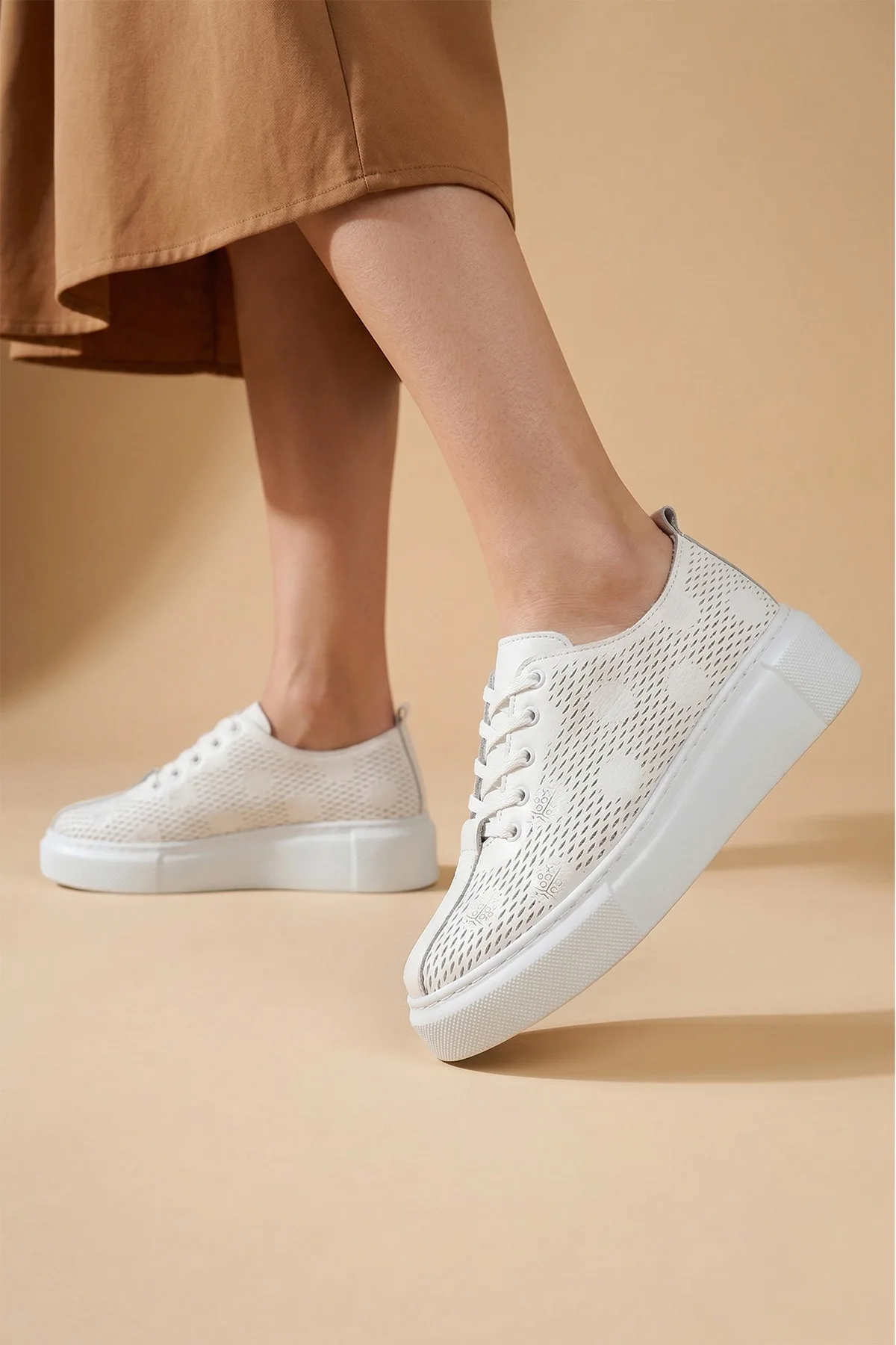 Kadın Hakiki Deri Yazlık Delikli Yüksek Tabanlı Rahat Günlük Casual Sneaker Spor Ayakkabı Beyaz