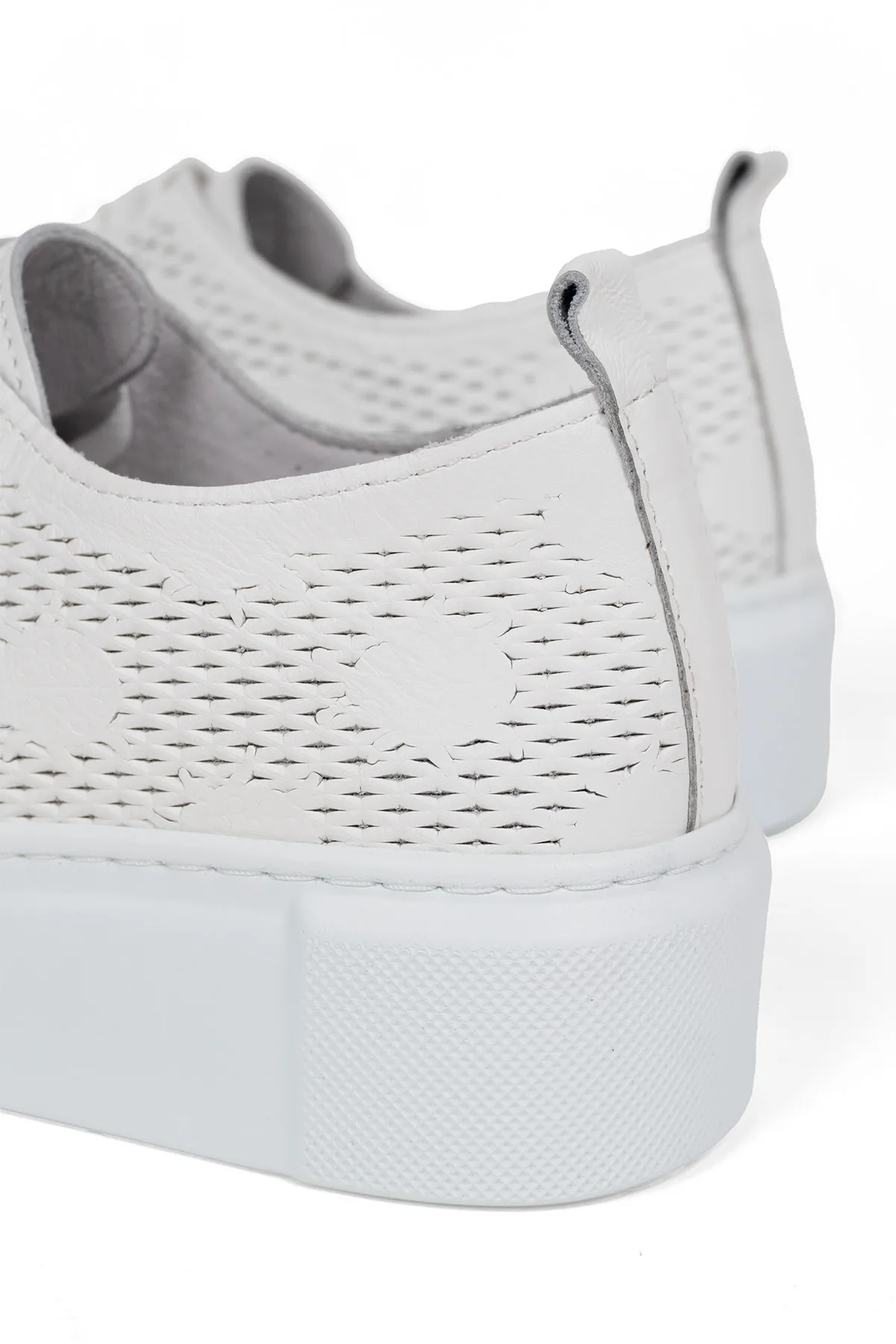 Kadın Hakiki Deri Yazlık Delikli Yüksek Tabanlı Rahat Günlük Casual Sneaker Spor Ayakkabı Beyaz